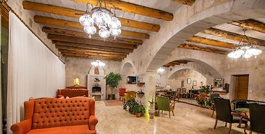 Hera Cave Suites