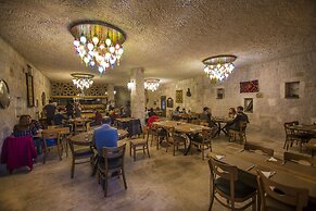 Hera Cave Suites