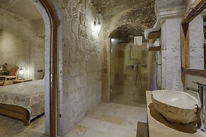 Hera Cave Suites