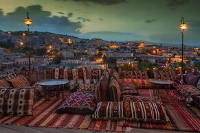 Hera Cave Suites