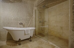 Hera Cave Suites
