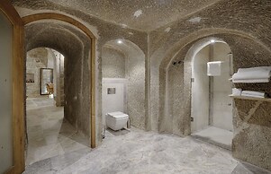 Hera Cave Suites
