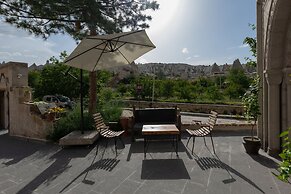 Hera Cave Suites