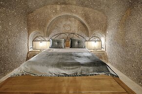 Hera Cave Suites