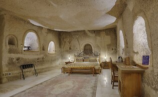 Hera Cave Suites
