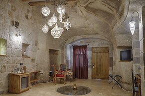 Hera Cave Suites