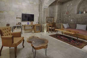 Hera Cave Suites