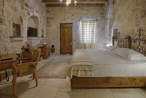 Hera Cave Suites