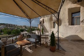 Hera Cave Suites