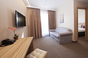 Harbor Club Hotel
