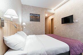 Harbor Club Hotel