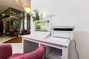 Harbor Club Hotel