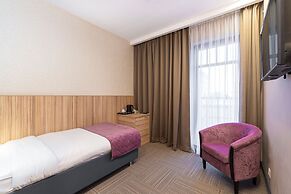 Harbor Club Hotel