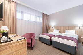 Harbor Club Hotel