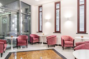 Harbor Club Hotel