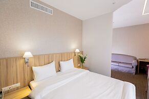 Harbor Club Hotel
