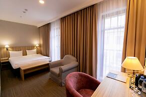 Harbor Club Hotel