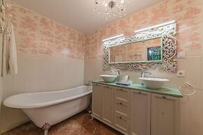 Rey Don Pedro Luxury Home