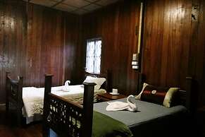 Crossroads House - Hostel
