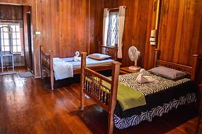 Crossroads House - Hostel
