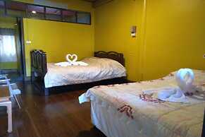 Crossroads House - Hostel