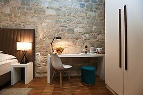 Riva Luxury Rooms