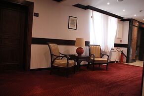 Shiroka Laka Hotel