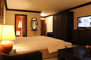 Shiroka Laka Hotel