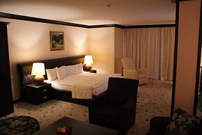 Shiroka Laka Hotel