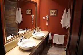 Shiroka Laka Hotel