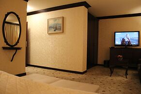 Shiroka Laka Hotel