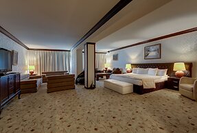 Shiroka Laka Hotel