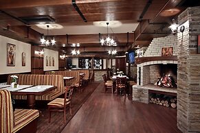 Shiroka Laka Hotel