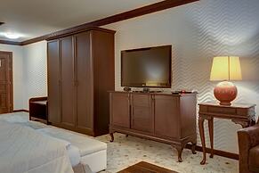 Shiroka Laka Hotel