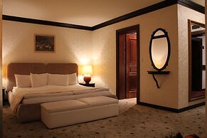 Shiroka Laka Hotel