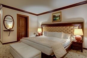 Shiroka Laka Hotel