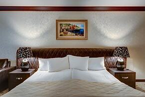 Shiroka Laka Hotel