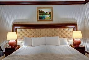 Shiroka Laka Hotel