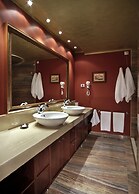 Shiroka Laka Hotel