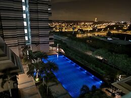 Cozy Condo at The Meridin Medini