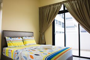 Cozy Condo at The Meridin Medini