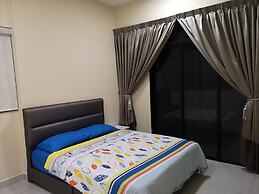 Cozy Condo at The Meridin Medini