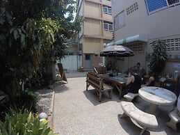 The Oasis Hostel - Adults Only