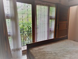 Kembang Guest House