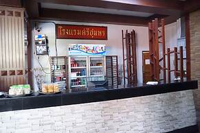 Sri Chumphon Hotel