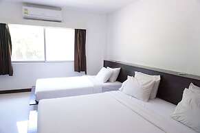 Sri Chumphon Hotel