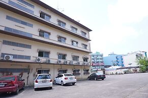 Sri Chumphon Hotel
