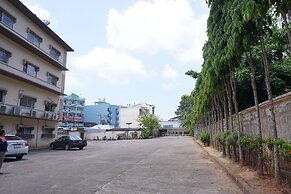 Sri Chumphon Hotel