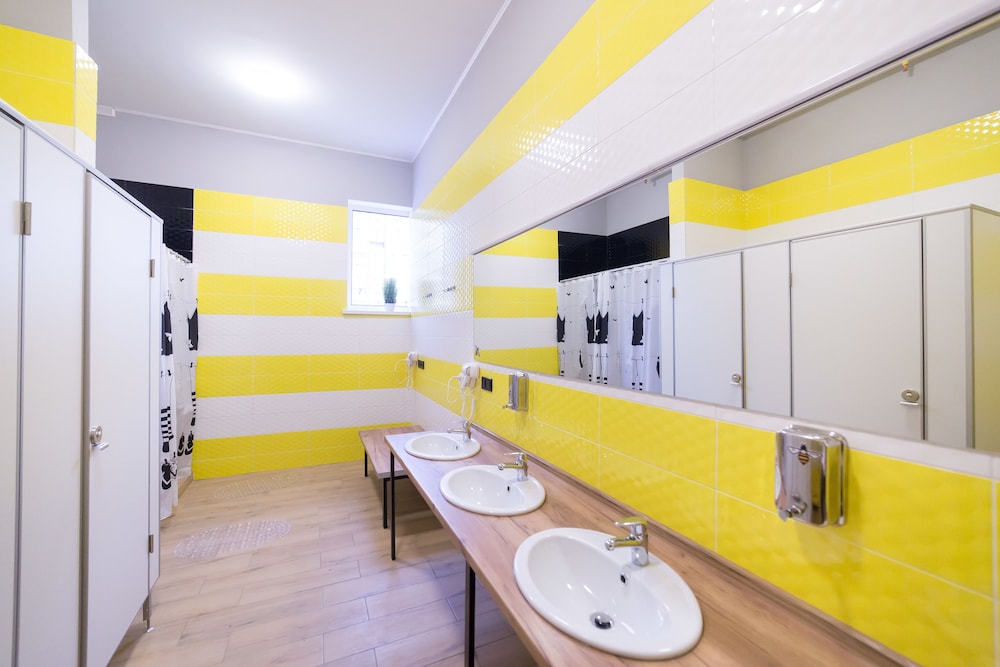 Hotel Bee Station - Hostel