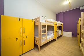 Hotel Bee Station - Hostel
